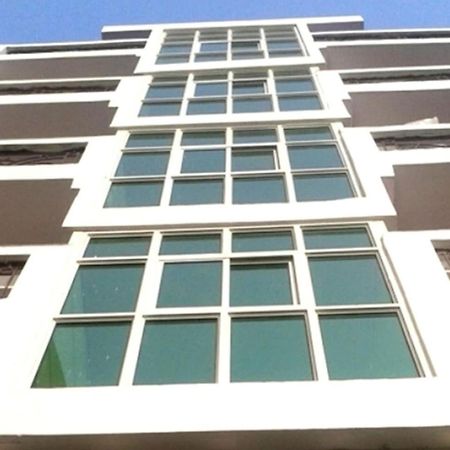 Charanpahari Hotel Yeni Delhi Dış mekan fotoğraf