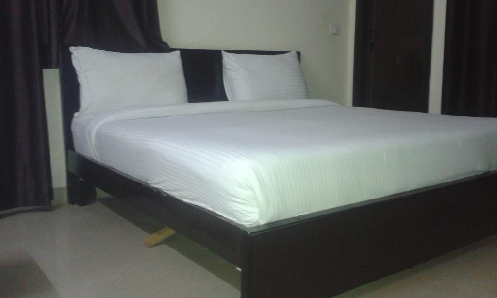 Charanpahari Hotel Yeni Delhi Oda fotoğraf