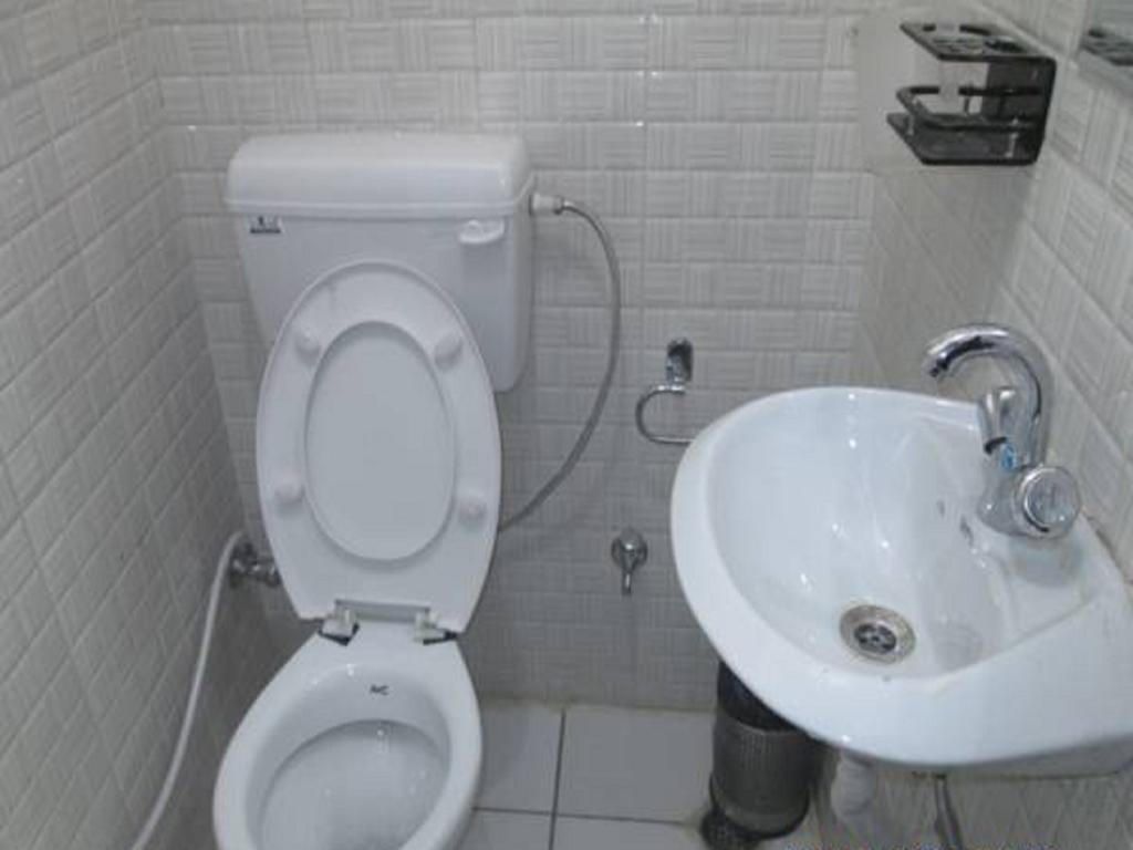 Charanpahari Hotel Yeni Delhi Oda fotoğraf