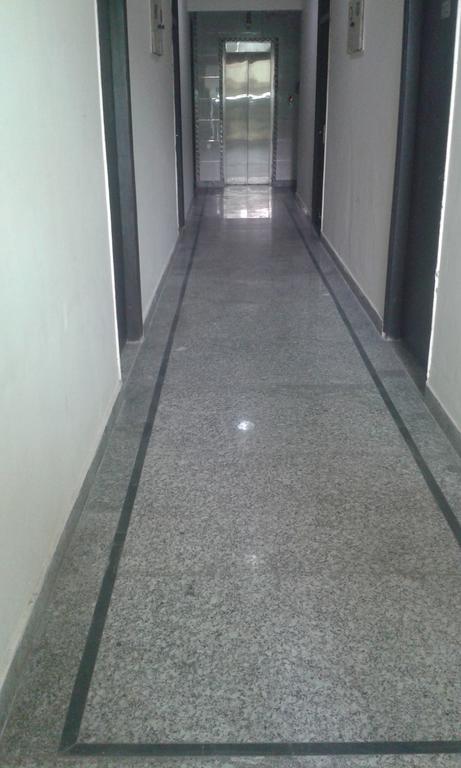 Charanpahari Hotel Yeni Delhi Dış mekan fotoğraf