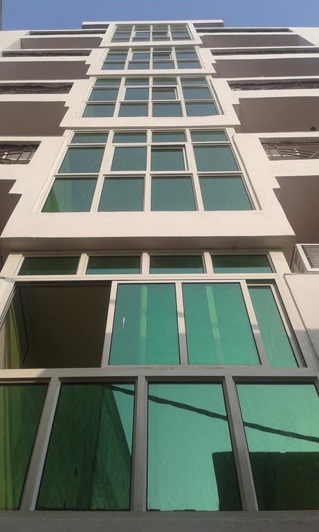 Charanpahari Hotel Yeni Delhi Dış mekan fotoğraf