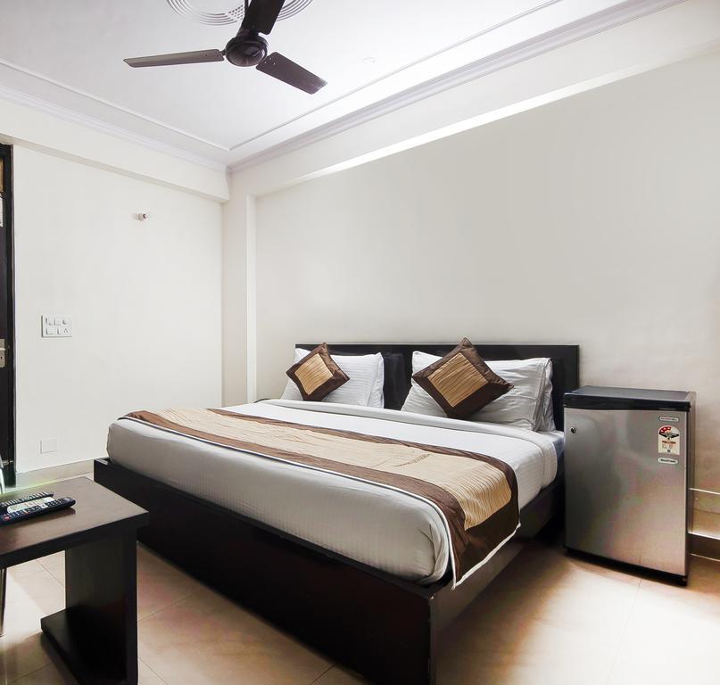 Charanpahari Hotel Yeni Delhi Dış mekan fotoğraf