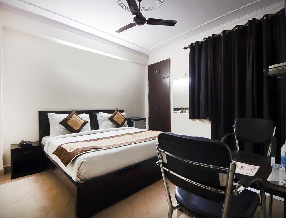 Charanpahari Hotel Yeni Delhi Dış mekan fotoğraf