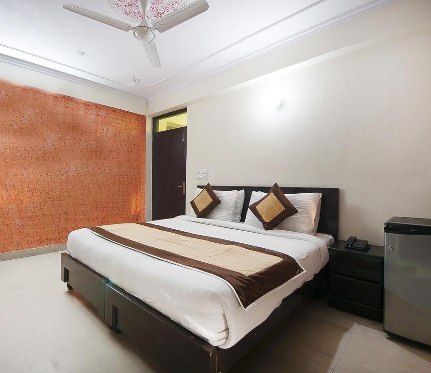 Charanpahari Hotel Yeni Delhi Dış mekan fotoğraf