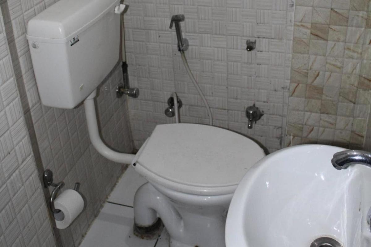 Charanpahari Hotel Yeni Delhi Dış mekan fotoğraf